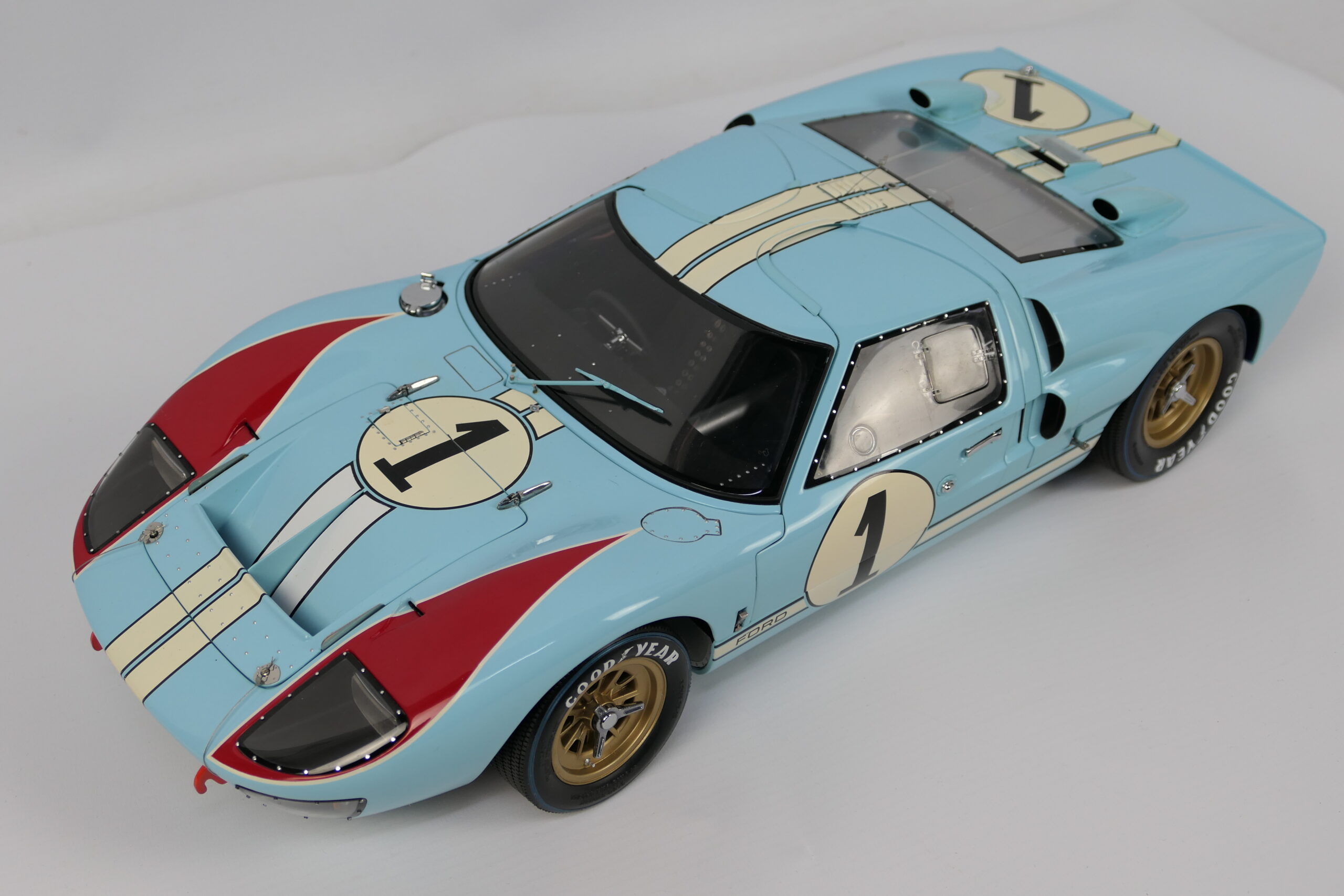 1:10 scale Ford GT40 MkII by EXOTO | British Toy Auctions