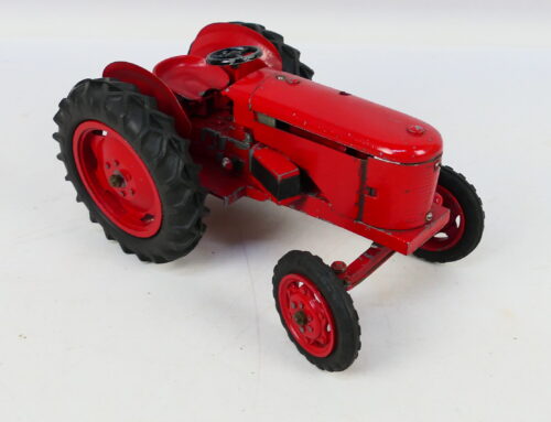 Rare model tractor sells for £600